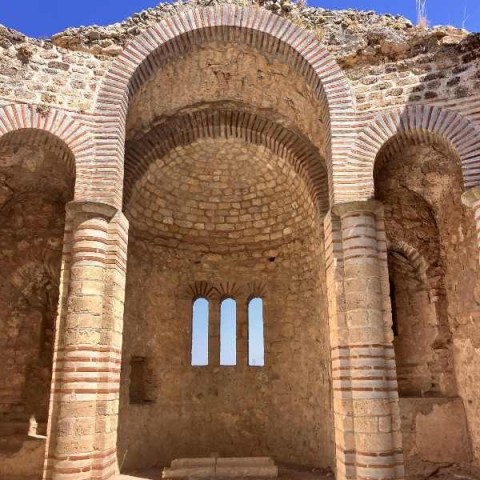 ciprus-hilarion-fellegvar-tura