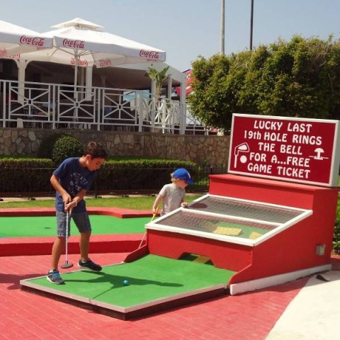 ciprus-minigolf-programok-gyerekkel