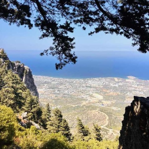 ciprusi-kirandulas-hilarion-var